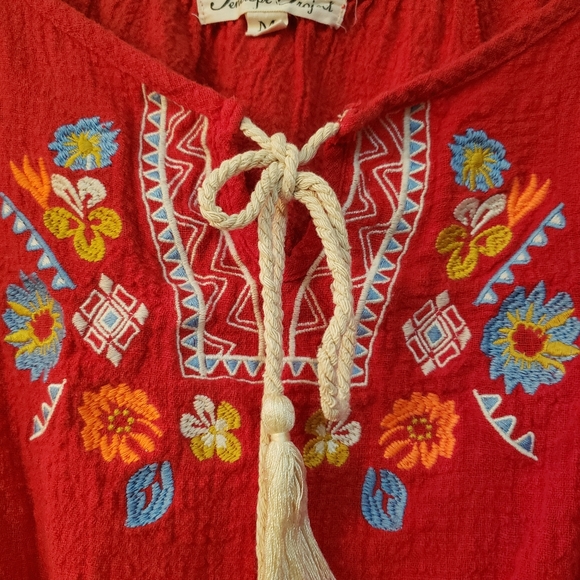 Beautiful red, embroidery, short sleeve blouse with a Mexican vibe. - Picture 3 of 5
